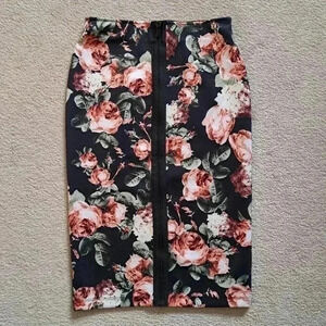 ❤️ Pretty  Floral H&M Pencil Skirt